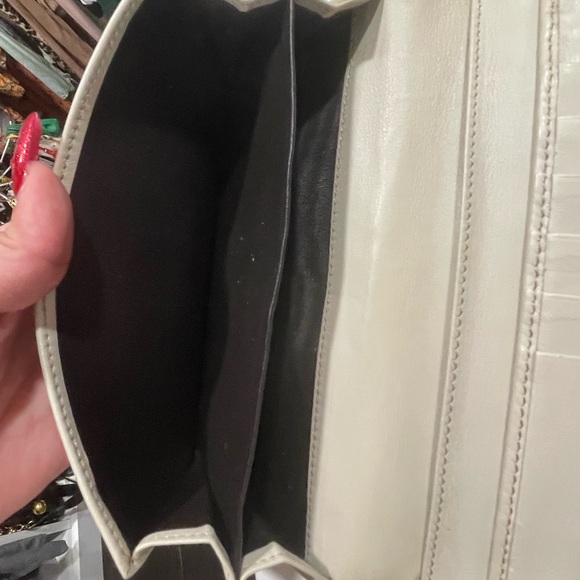 Gucci Beige Embossed Wallet - Picture 11 of 12